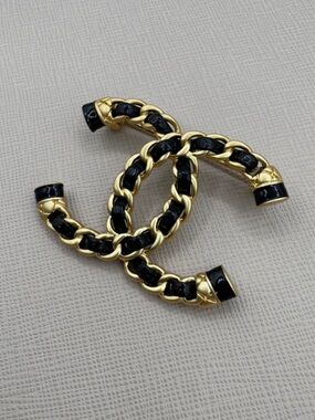 CHANEL Gold and Black Double CC Link Necklace Brooch